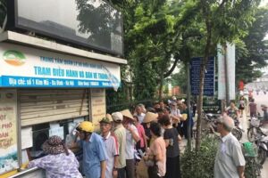 Hà Nội: Người cao tuổi, người có công sử dụng thẻ xe buýt miễn phí không thời hạn