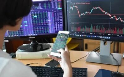 Khối ngoại mua ròng kỷ lục gần 1.000 tỷ đồng