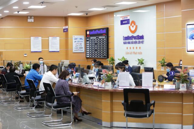 Em trai Phó TGĐ LienVietPostBank bán toàn bộ cổ phiếu trước khi VNPost thoái vốn  - Ảnh 1.