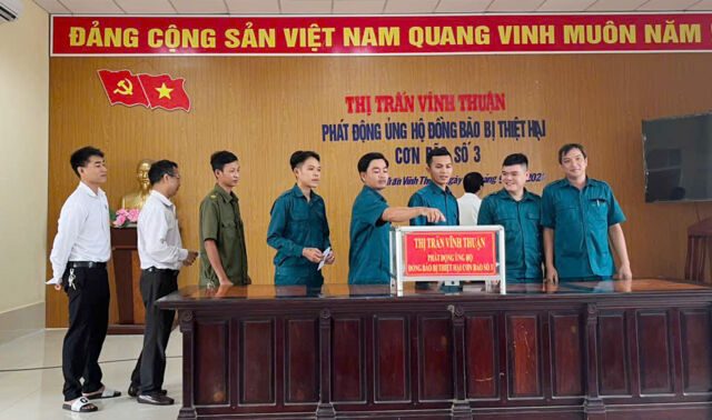 Kiên Giang: Thị trấn Vĩnh Thuận phát động ủng hộ đồng bào bị thiệt hại do bão số 3- Ảnh 3.