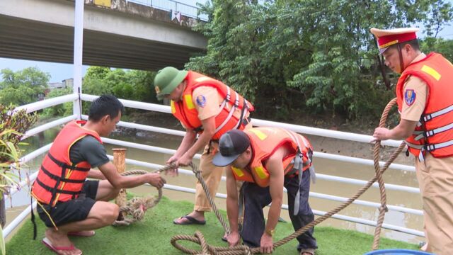 Thanh Hóa: Công an các địa phương thường trực 100% quân số ứng phó với bão số 3- Ảnh 3.