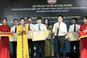 Nghệ An: Tôn vinh những đóng góp to lớn của doanh nghiệp và doanh nhân