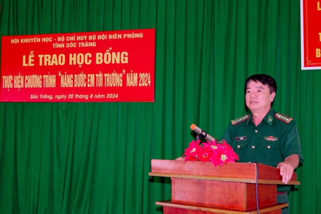 BĐBP Sóc Trăng: Trao 200 suất học bổng cho học sinh nghèo biên giới biển- Ảnh 2.