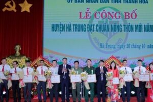 Thanh Hóa: Công bố huyện Hà Trung đạt chuẩn nông thôn mới