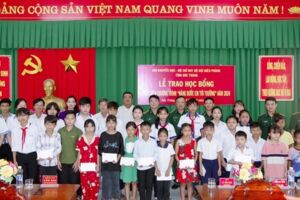 BĐBP Sóc Trăng: Trao 200 suất học bổng cho học sinh nghèo biên giới biển