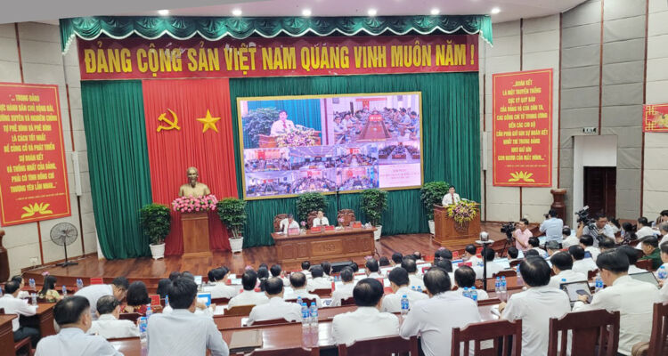 Hậu Giang: Sơ kết 5 tháng sử dụng thí điểm Sổ tay đảng viên điện tử Đảng bộ tỉnh