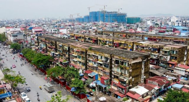 Hà Nội và TP. Hồ Chí Minh có nhiều nhà chung cư cũ thuộc diện phải cải tạo, xây dựng lại. Ảnh: TB Ngân hàng