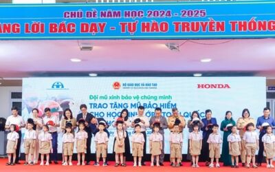 Honda Việt Nam tặng mũ bảo hiểm cho học sinh lớp 1 toàn quốc