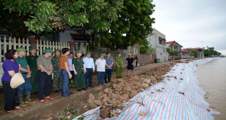 Kiểm tra công tác ứng phó với mưa lũ tại huyện Ba Vì