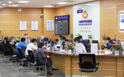 Em trai Phó Tổng giám đốc LienVietPostBank bán toàn bộ cổ phiếu LPB