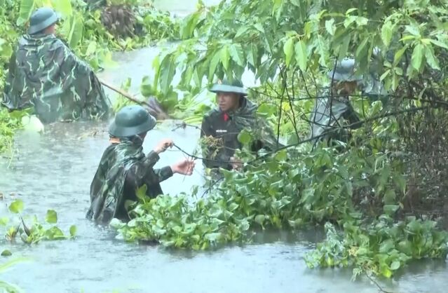 Thanh Hóa: Huy động gần 18 nghìn cán bộ lực lượng vũ trang tham gia phòng chống bão- Ảnh 2.