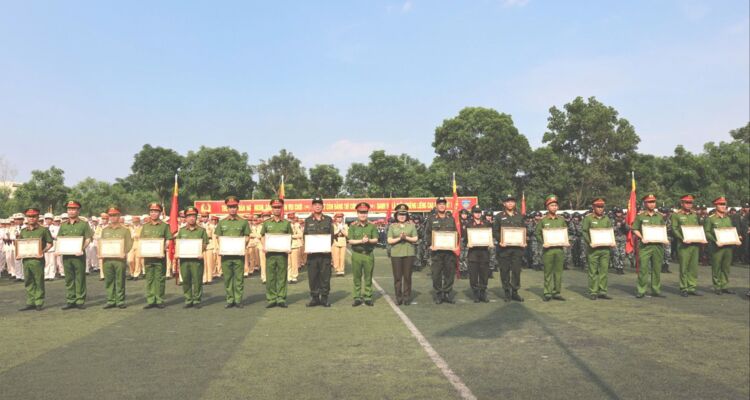 Khen thưởng 2.749 cá nhân, tập thể xuất sắc trong công tác diễu binh, diễu hành