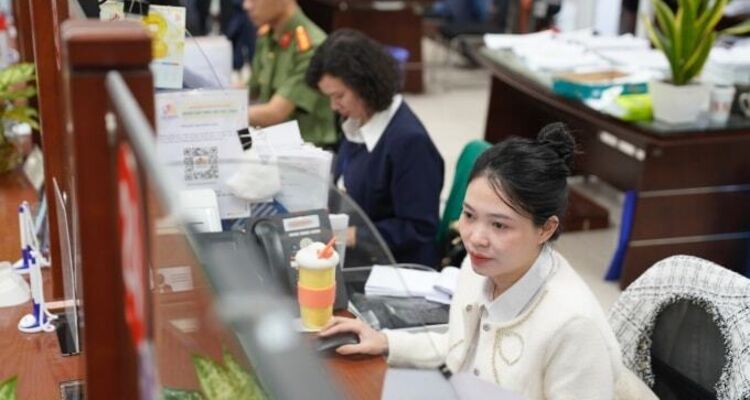 Bản tin chiều 7/5: Công chức không hoàn thành nhiệm vụ có thể bị điều chuyển hoặc buộc thôi việc