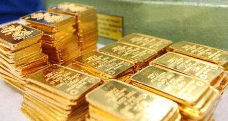 Giá vàng hôm nay 16/1: Tăng lên gần 2.700 USD/ounce