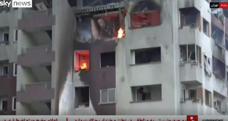 Israel tấn công Iran: Nhiều nước đóng cửa không phận, các hãng hàng không chuyển hướng bay