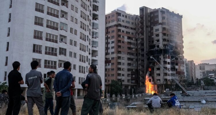 Căng thẳng Israel – Iran bùng phát, dòng tiền tìm đến 'vùng an toàn'