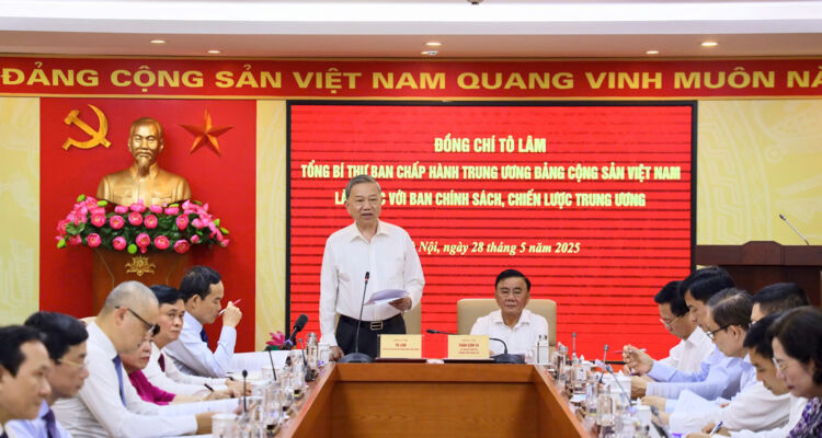 Tổng Bí thư Tô Lâm: Có thể cấp phép cho nhiều doanh nghiệp đủ điều kiện tham gia sản xuất vàng miếng