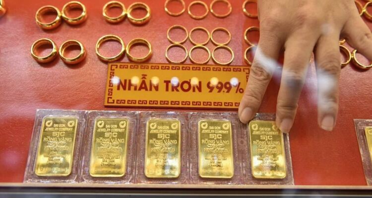 Giá vàng miếng SJC bất ngờ vượt 120 triệu/lượng chỉ sau một đêm